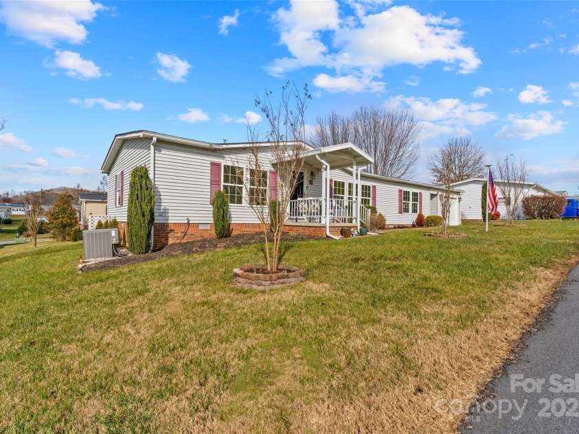 7 Marjorie Lane, Hendersonville, NC 28792.  MLS# CAR4232589, YatesRealty ID 5188. 