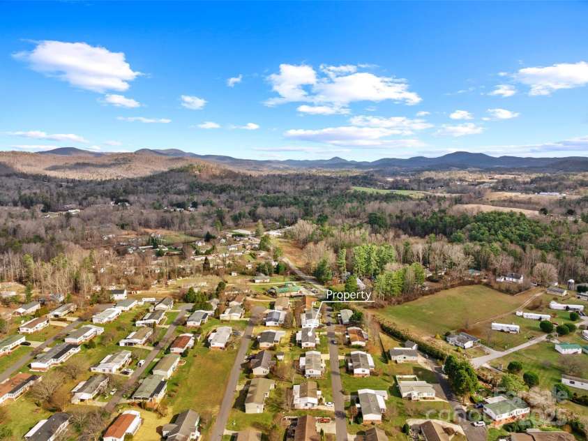 7 Marjorie Lane, Hendersonville, NC 28792.  MLS# CAR4232589, YatesRealty ID 5188. 