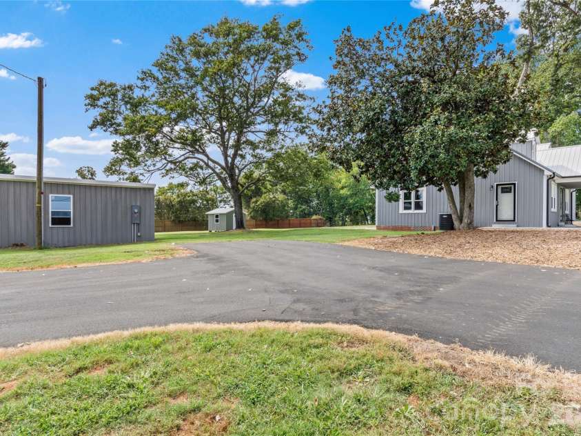 4752 Old US 421 Highway, Hamptonville, NC 27020.  MLS# CAR4425441, YatesRealty ID 51883. 