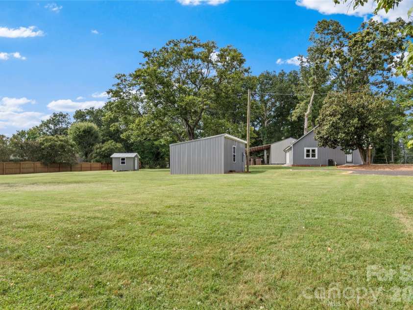4752 Old US 421 Highway, Hamptonville, NC 27020.  MLS# CAR4425441, YatesRealty ID 51883. 