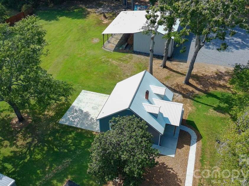 4752 Old US 421 Highway, Hamptonville, NC 27020.  MLS# CAR4425441, YatesRealty ID 51883. 