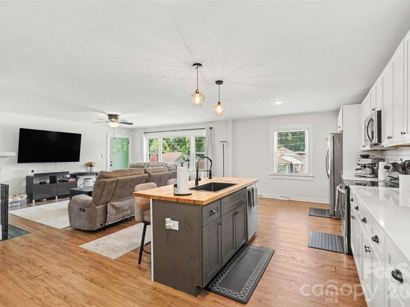 2000 Clay Street, Kannapolis, NC 28083.  MLS# CAR4425983, YatesRealty ID 51884. 