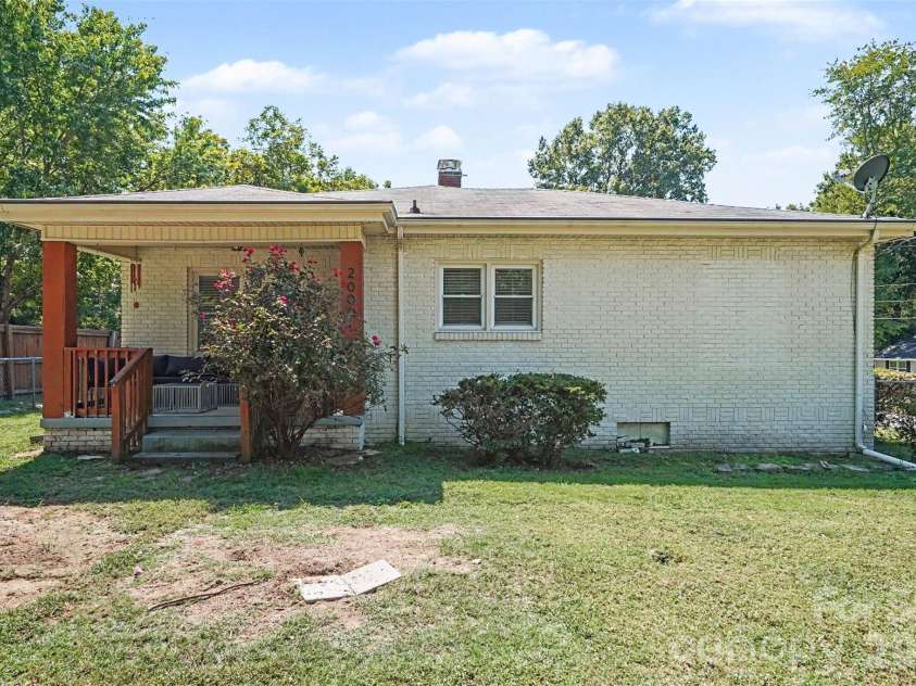 2000 Clay Street, Kannapolis, NC 28083.  MLS# CAR4425983, YatesRealty ID 51884. 