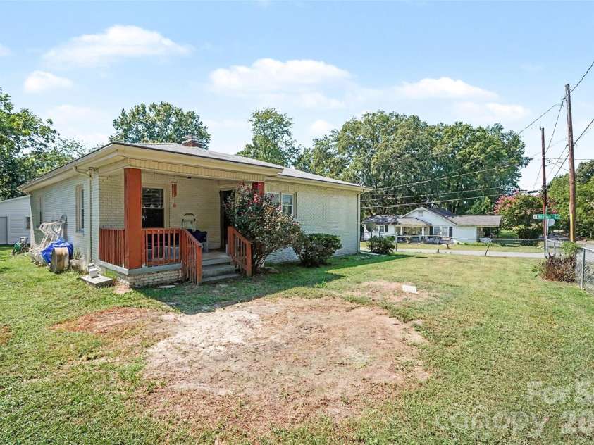 2000 Clay Street, Kannapolis, NC 28083.  MLS# CAR4425983, YatesRealty ID 51884. 