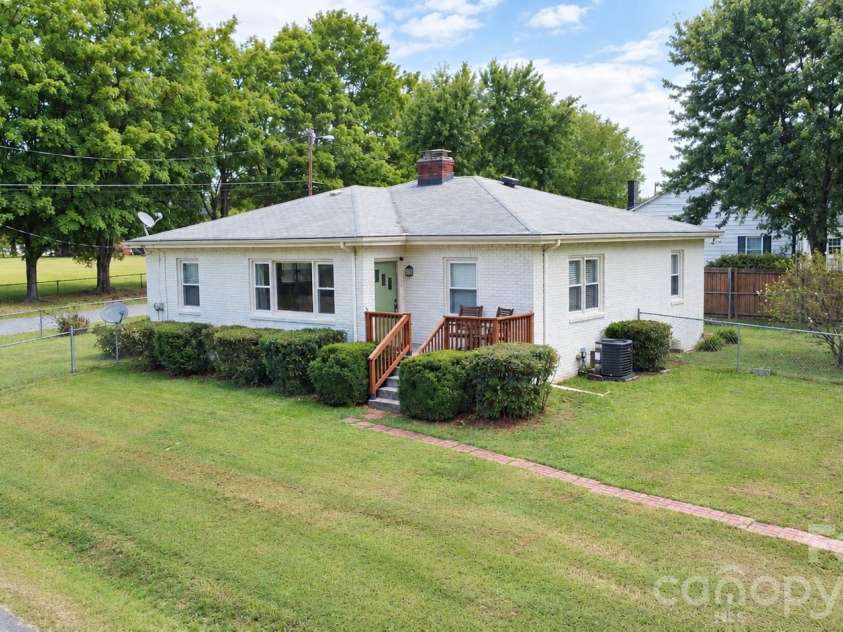 2000 Clay Street, Kannapolis, NC 28083.  MLS# CAR4425983, YatesRealty ID 51884. 