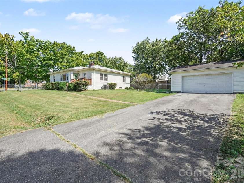 2000 Clay Street, Kannapolis, NC 28083.  MLS# CAR4425983, YatesRealty ID 51884. 