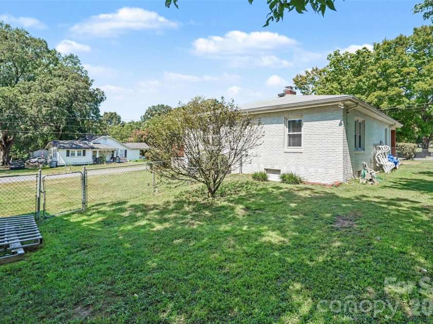 2000 Clay Street, Kannapolis, NC 28083.  MLS# CAR4425983, YatesRealty ID 51884. 