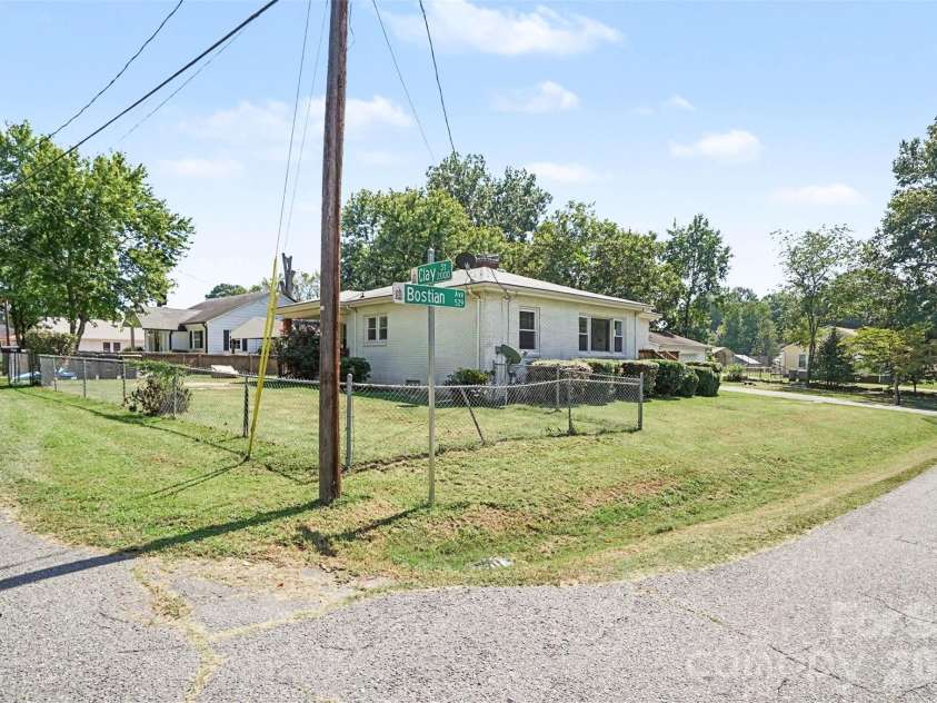 2000 Clay Street, Kannapolis, NC 28083.  MLS# CAR4425983, YatesRealty ID 51884. 