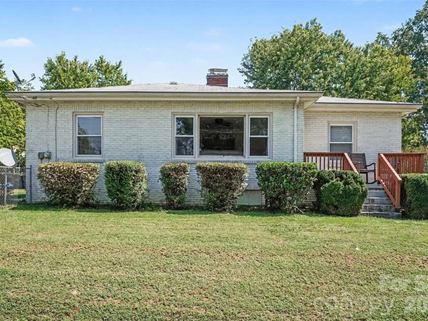 2000 Clay Street, Kannapolis, NC 28083.  MLS# CAR4425983, YatesRealty ID 51884. 