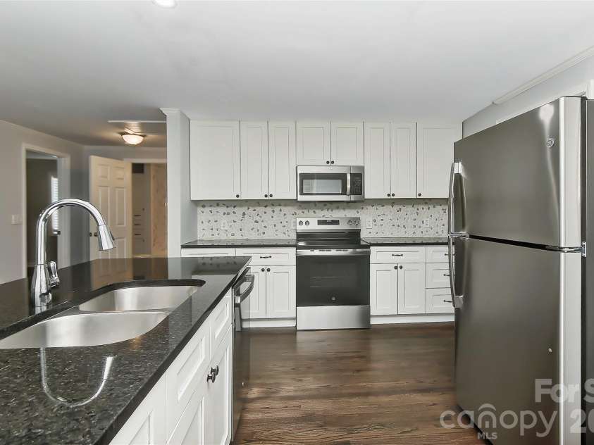 2941 Reid Avenue, Charlotte, NC 28208.  MLS# CAR4425898, YatesRealty ID 51888. 