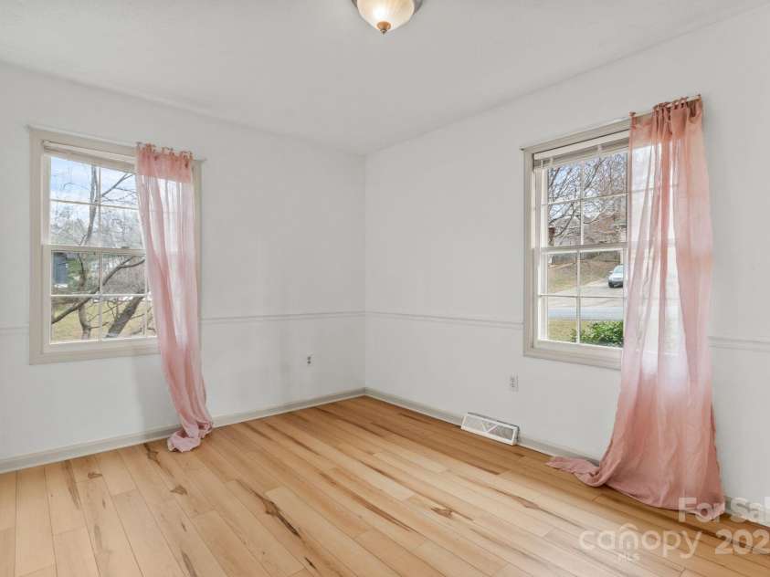 14 Ridge Place, Arden, NC 28704.  MLS# CAR4302662, YatesRealty ID 5189. 