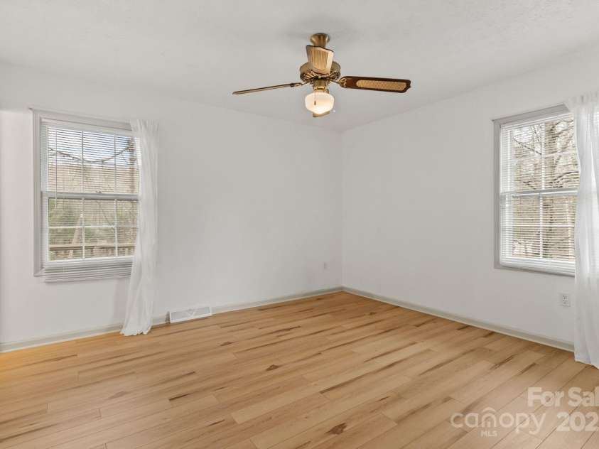 14 Ridge Place, Arden, NC 28704.  MLS# CAR4302662, YatesRealty ID 5189. 
