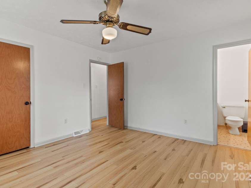 14 Ridge Place, Arden, NC 28704.  MLS# CAR4302662, YatesRealty ID 5189. 