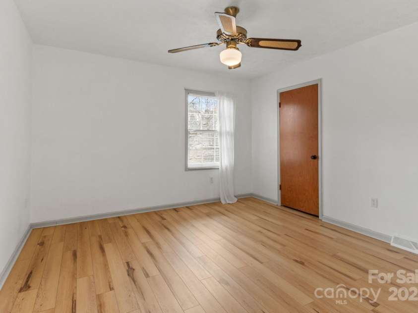 14 Ridge Place, Arden, NC 28704.  MLS# CAR4302662, YatesRealty ID 5189. 