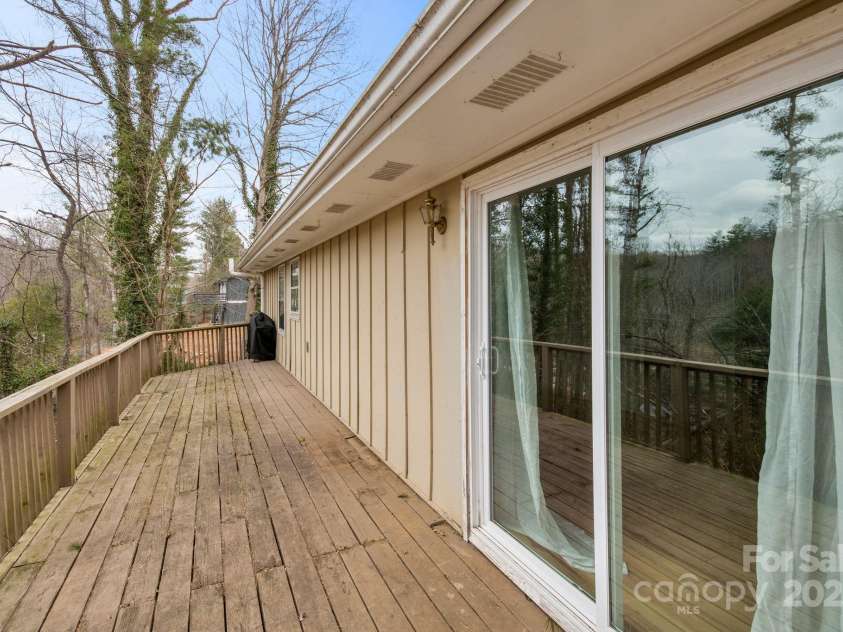 14 Ridge Place, Arden, NC 28704.  MLS# CAR4302662, YatesRealty ID 5189. 