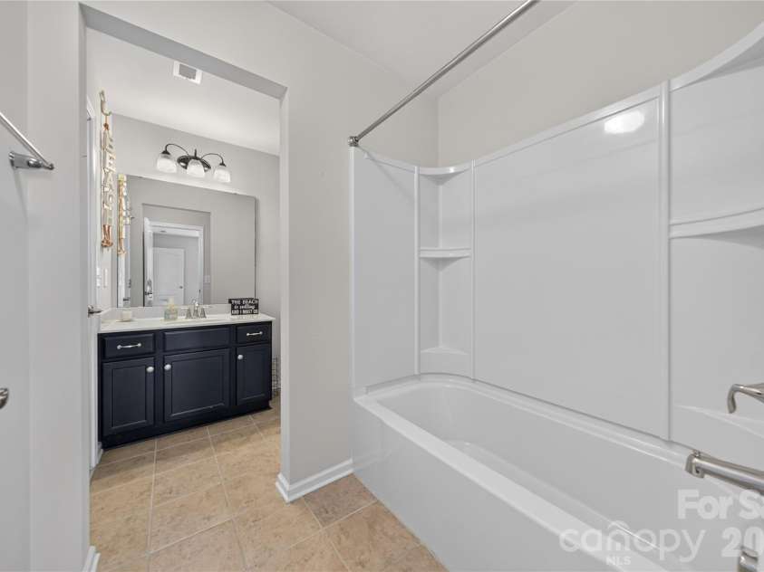 234 Fordham Court, Lancaster, SC 29720.  MLS# CAR4424629, YatesRealty ID 51893. 2nd Floor Full Bathroom