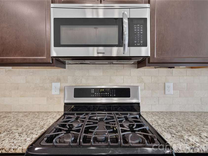 234 Fordham Court, Lancaster, SC 29720.  MLS# CAR4424629, YatesRealty ID 51893. Gas Range