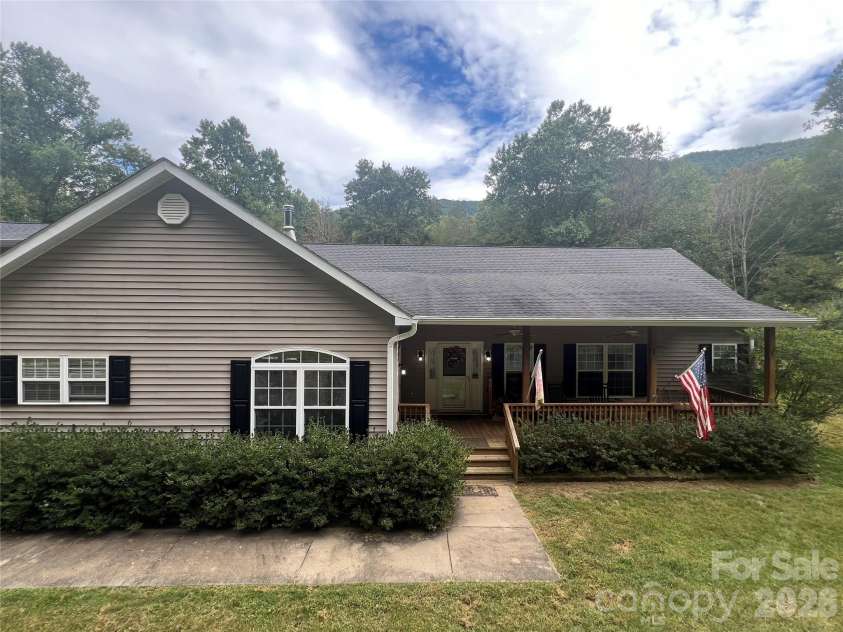 201 Face Lane, Burnsville, NC 28714.  MLS# CAR4426092, YatesRealty ID 51895. 