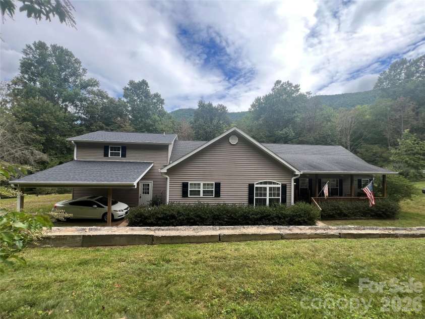 201 Face Lane, Burnsville, NC 28714.  MLS# CAR4426092, YatesRealty ID 51895. 