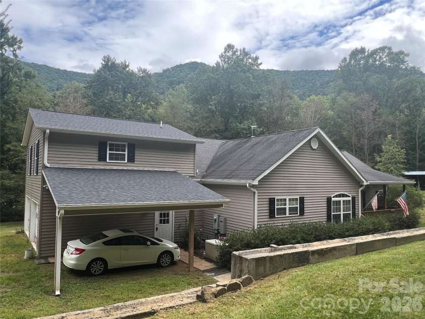 201 Face Lane, Burnsville, NC 28714.  MLS# CAR4426092, YatesRealty ID 51895. 