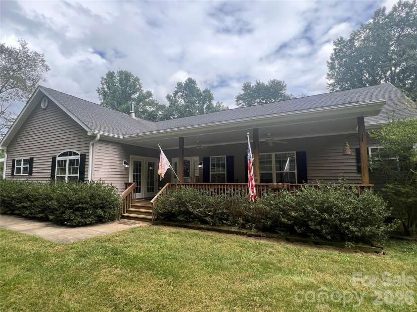 201 Face Lane, Burnsville, NC 28714.  MLS# CAR4426092, YatesRealty ID 51895. 