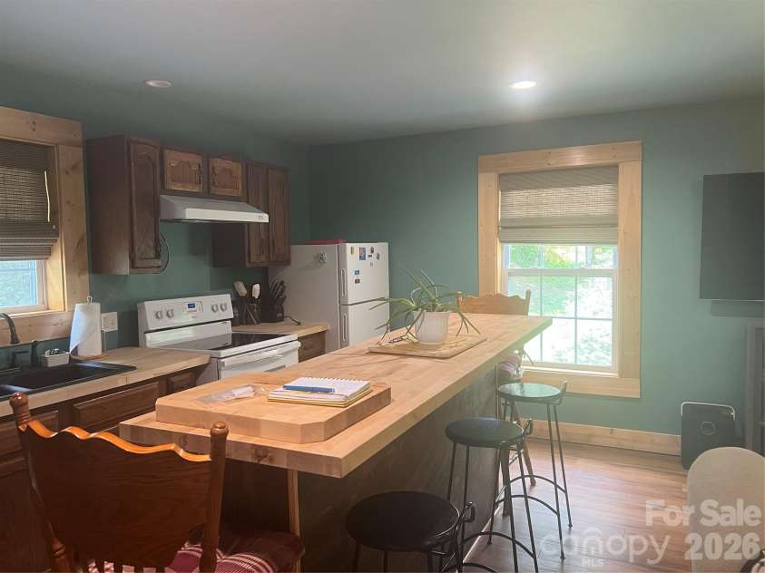 201 Face Lane, Burnsville, NC 28714.  MLS# CAR4426092, YatesRealty ID 51895. Apartment