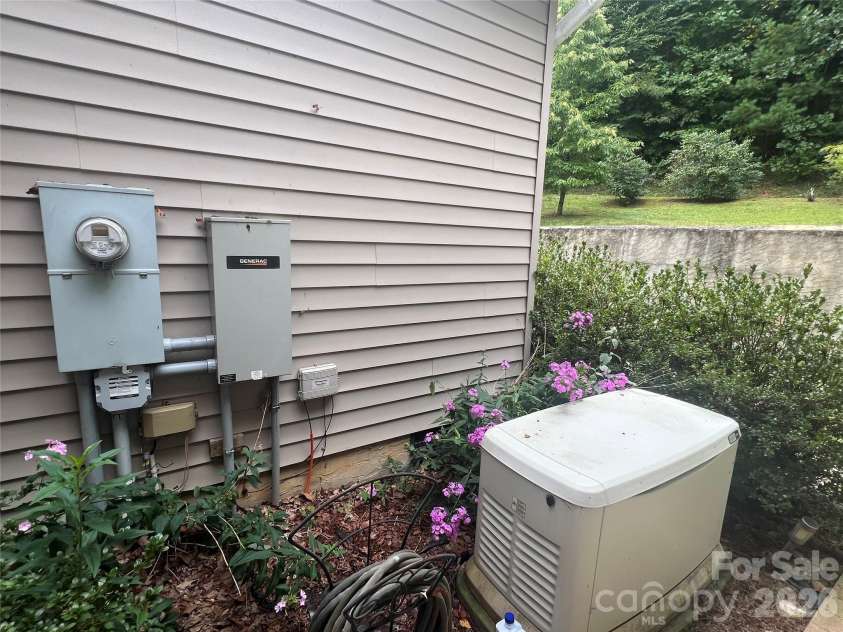 201 Face Lane, Burnsville, NC 28714.  MLS# CAR4426092, YatesRealty ID 51895. General System