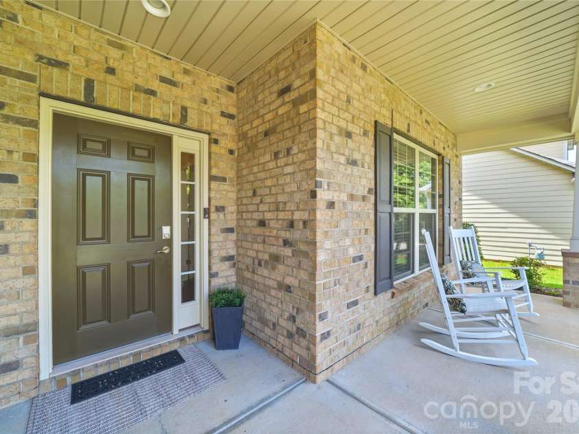 11141 Crane Creek Drive, Charlotte, NC 28278.  MLS# CAR4404945, YatesRealty ID 51897. Inviting front porch