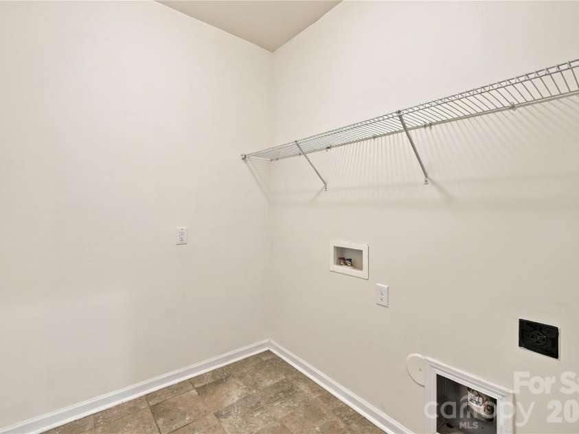 11141 Crane Creek Drive, Charlotte, NC 28278.  MLS# CAR4404945, YatesRealty ID 51897. Laundry