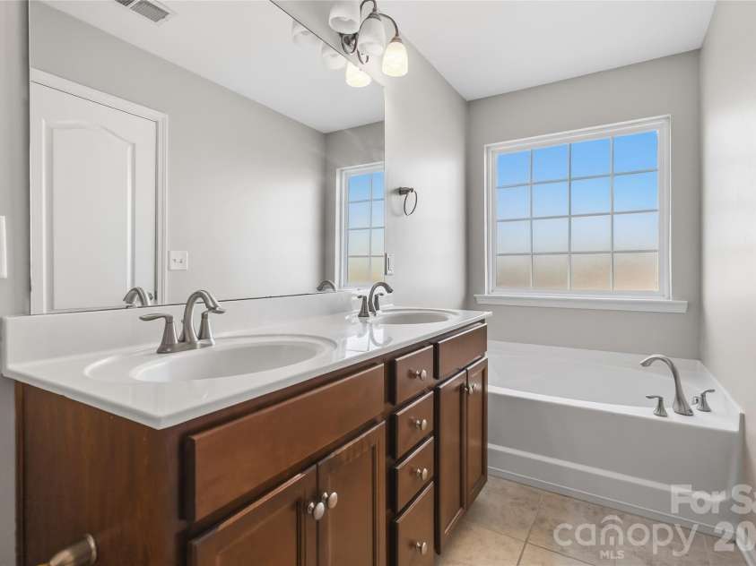 10710 Kemptown Square Square, Mint Hill, NC 28227.  MLS# CAR4426330, YatesRealty ID 51898. 