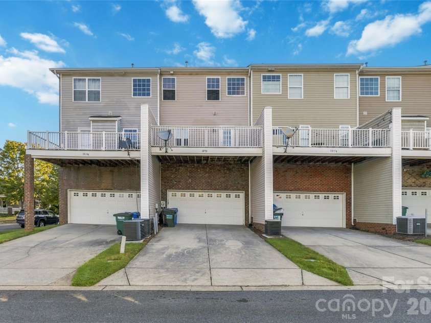 10710 Kemptown Square Square, Mint Hill, NC 28227.  MLS# CAR4426330, YatesRealty ID 51898. 