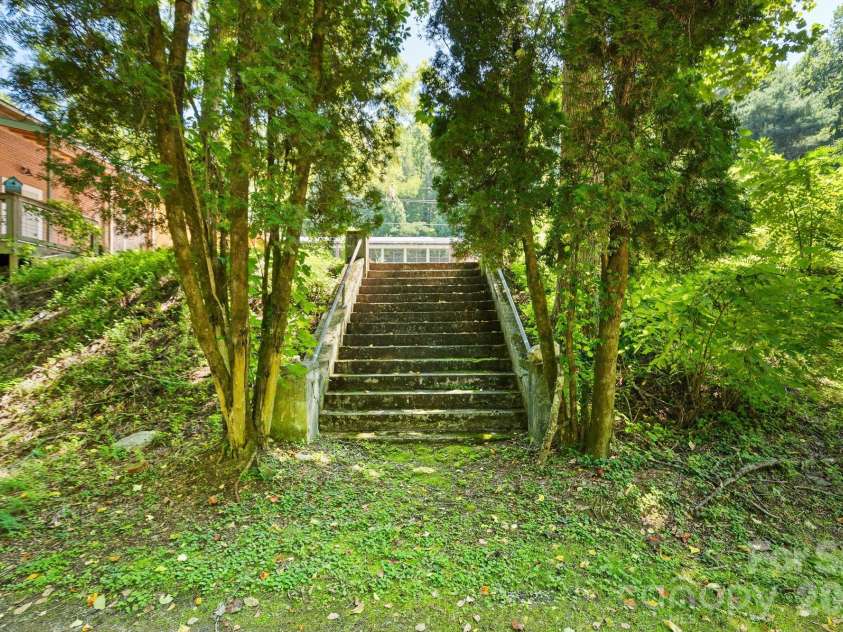 504 Mountain View School Road, Robbinsville, NC 28771.  MLS# CAR4418967, YatesRealty ID 51899. 