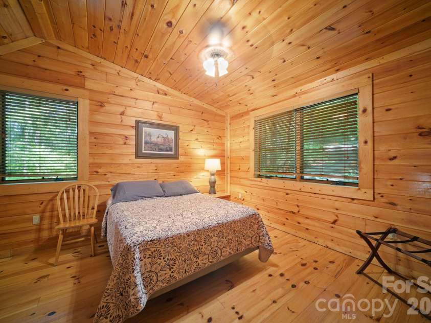 504 Mountain View School Road, Robbinsville, NC 28771.  MLS# CAR4418967, YatesRealty ID 51899. 