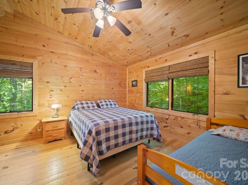504 Mountain View School Road, Robbinsville, NC 28771.  MLS# CAR4418967, YatesRealty ID 51899. 
