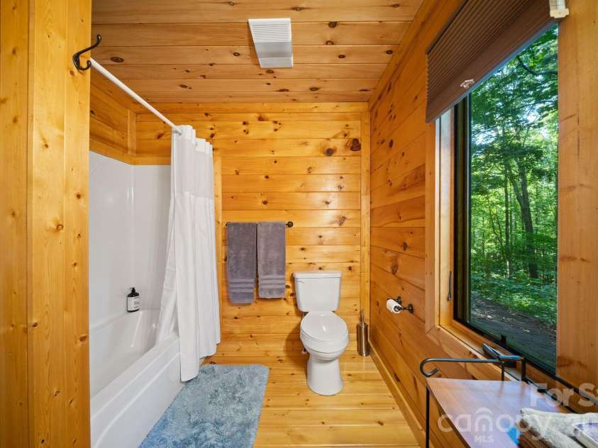 504 Mountain View School Road, Robbinsville, NC 28771.  MLS# CAR4418967, YatesRealty ID 51899. 