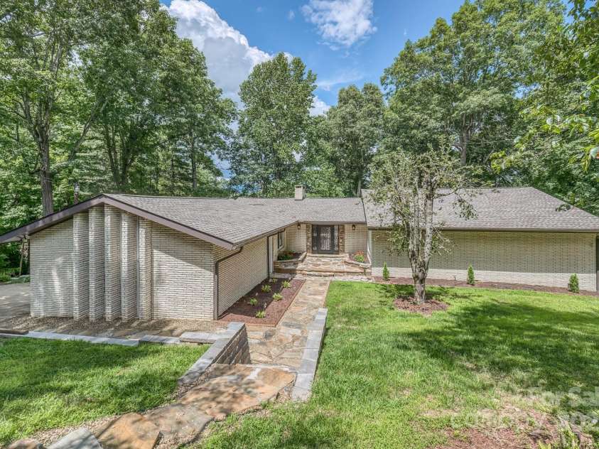 294 Martha Drive, Spruce Pine, NC 28777.  MLS# CAR4147316, YatesRealty ID 519. 
