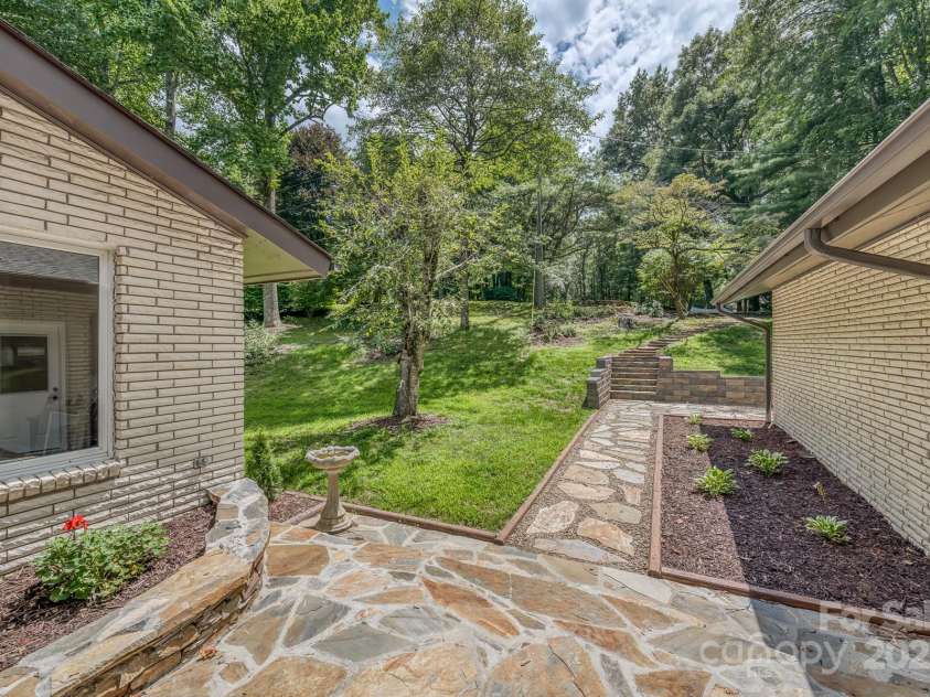 294 Martha Drive, Spruce Pine, NC 28777.  MLS# CAR4147316, YatesRealty ID 519. 