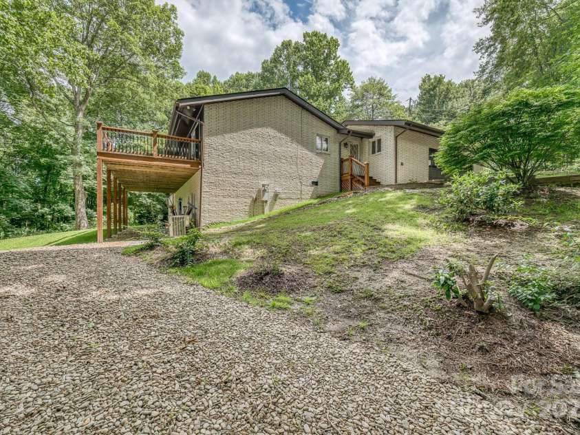 294 Martha Drive, Spruce Pine, NC 28777.  MLS# CAR4147316, YatesRealty ID 519. 