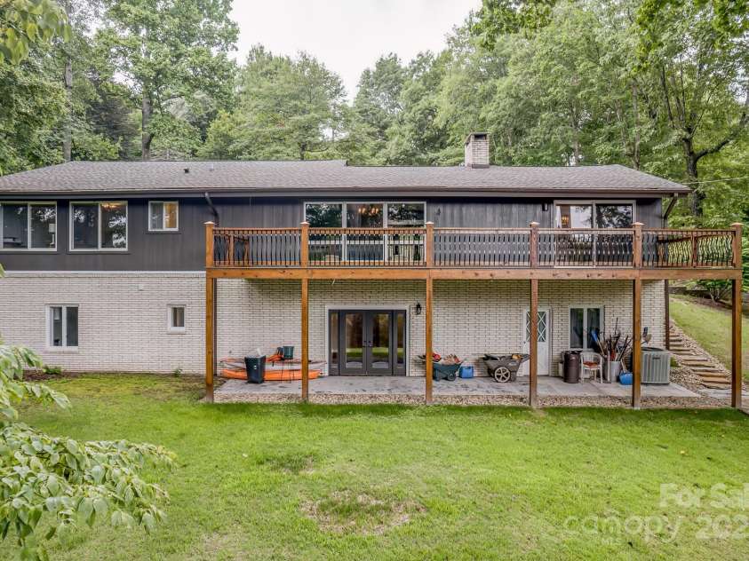 294 Martha Drive, Spruce Pine, NC 28777.  MLS# CAR4147316, YatesRealty ID 519. 