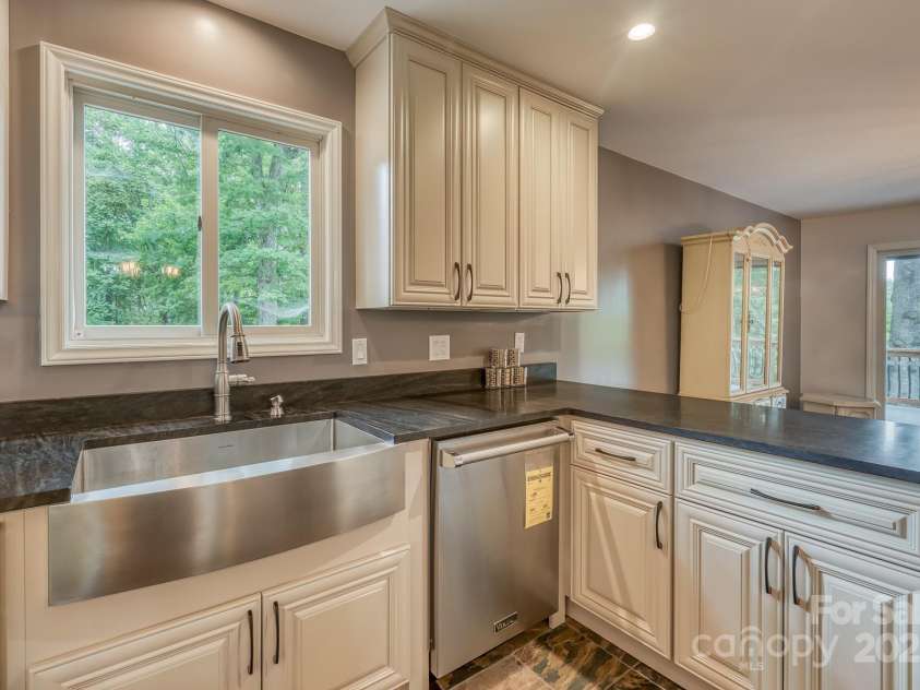 294 Martha Drive, Spruce Pine, NC 28777.  MLS# CAR4147316, YatesRealty ID 519. 