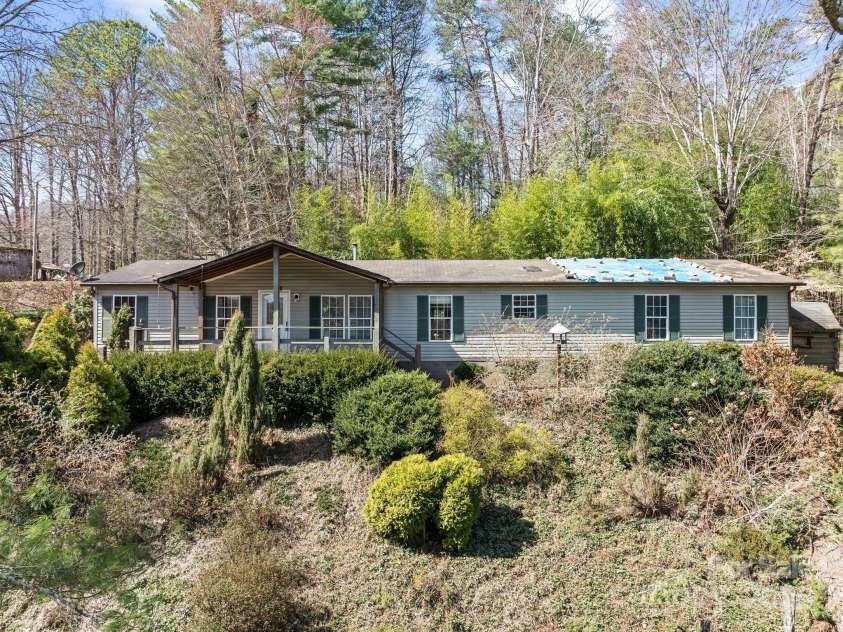 34 Berea Court, Waynesville, NC 28786.  MLS# CAR4234262, YatesRealty ID 5190. LARGE Mobile Home!