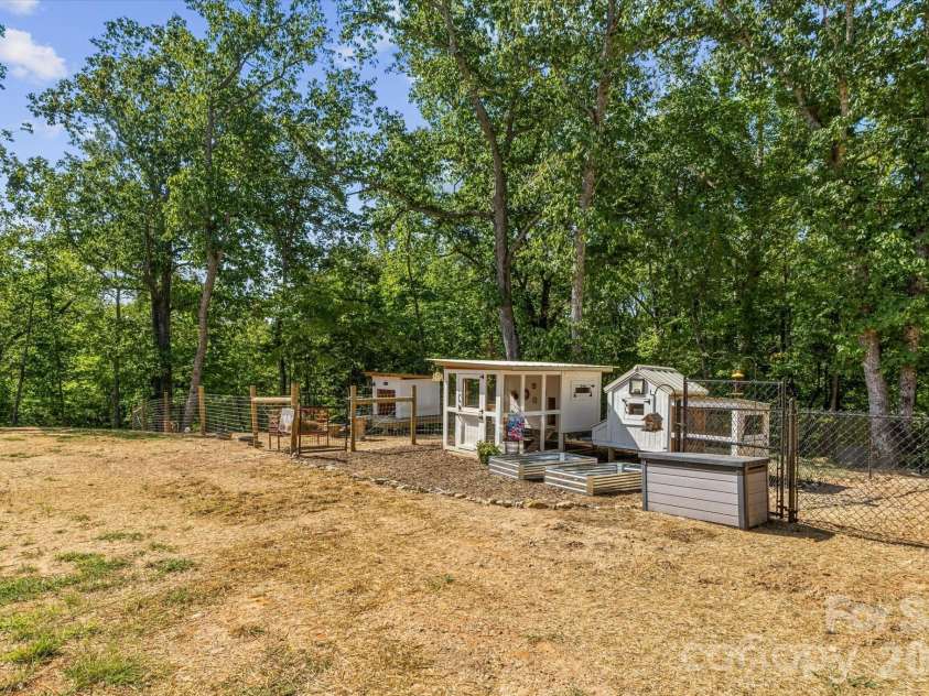21856 Farmridge Lane, Oakboro, NC 28129.  MLS# CAR4426475, YatesRealty ID 51900. 