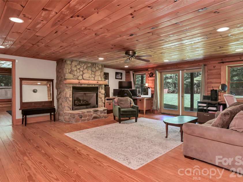 1040 Lawhon Road, Blythewood, SC 29016.  MLS# CAR4425889, YatesRealty ID 51901. Great room/Den