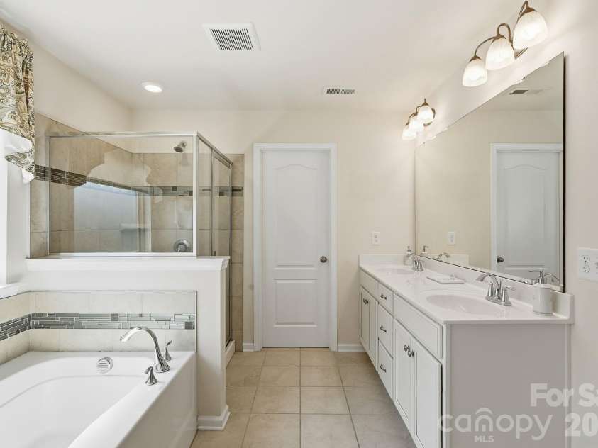 7013 Hamilton Mill Drive, Waxhaw, NC 28173.  MLS# CAR4424451, YatesRealty ID 51903. 