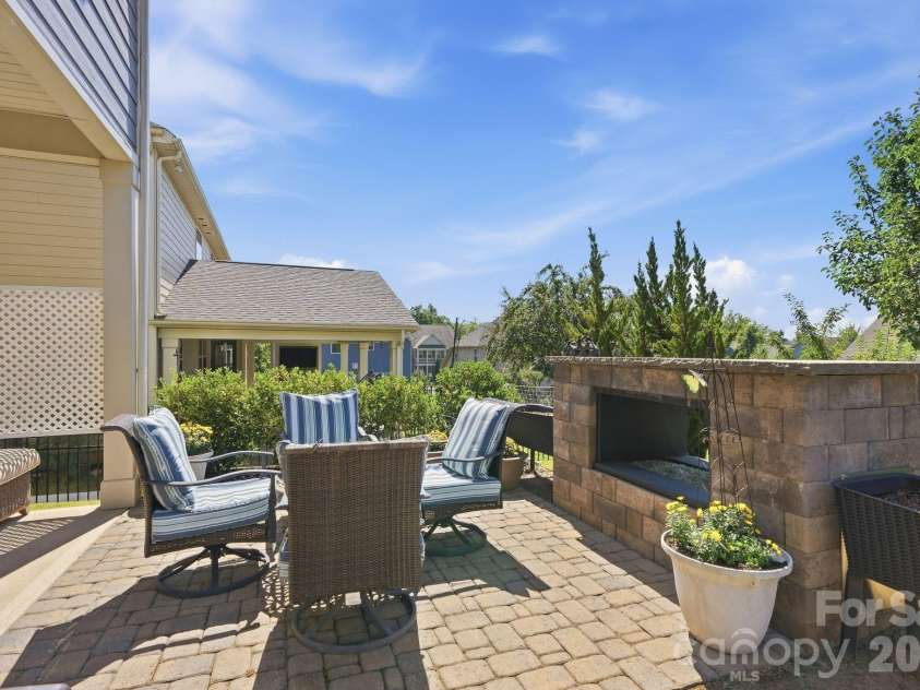 7013 Hamilton Mill Drive, Waxhaw, NC 28173.  MLS# CAR4424451, YatesRealty ID 51903. Propane Gas Fireplace