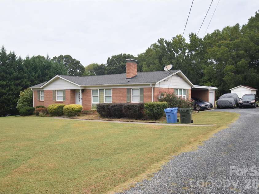 9823 Hannon Road, Mint Hill, NC 28227.  MLS# CAR4426115, YatesRealty ID 51906. 