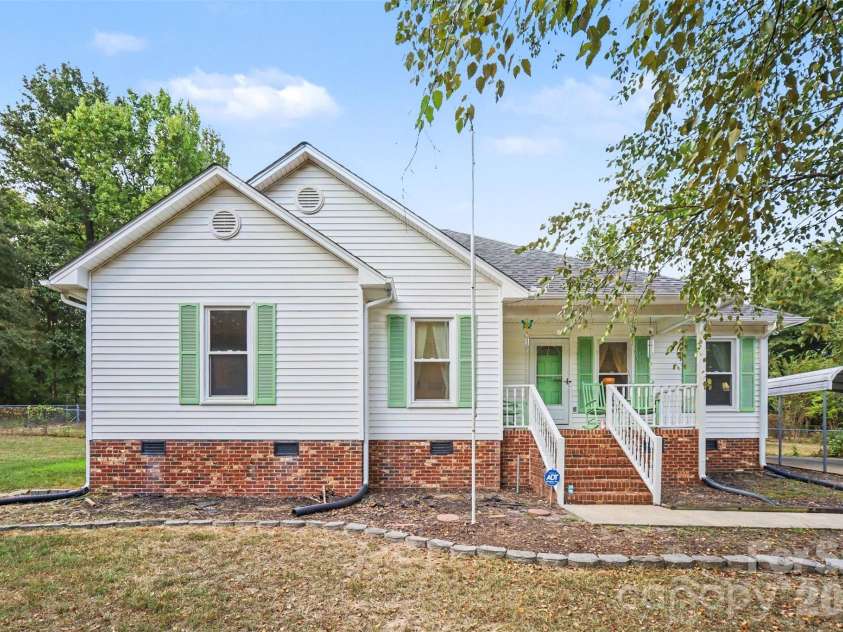 515 Harmony Glen Circle, Rock Hill, SC 29730.  MLS# CAR4424645, YatesRealty ID 51907. 
