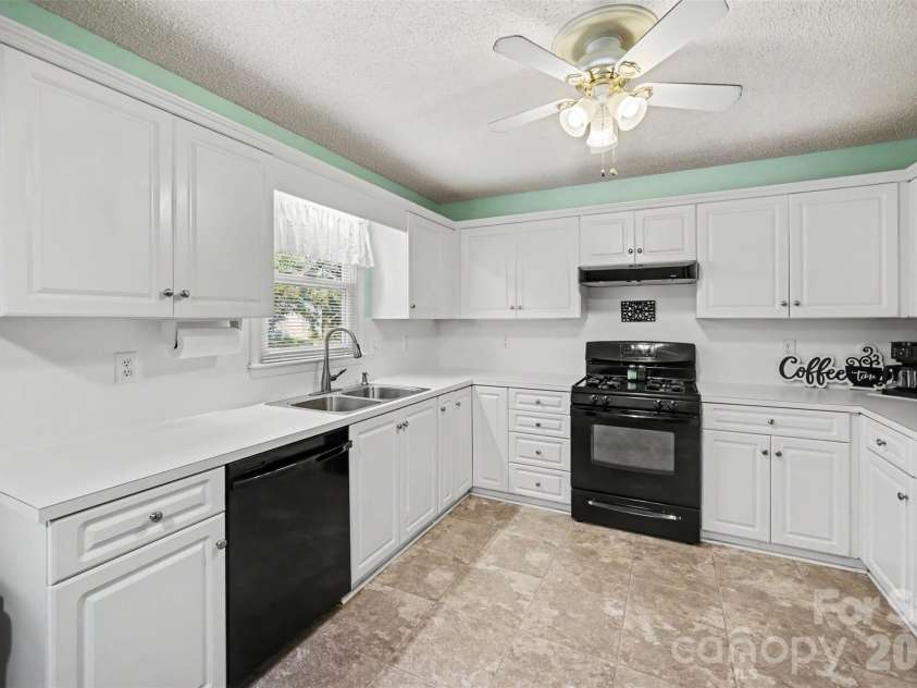 515 Harmony Glen Circle, Rock Hill, SC 29730.  MLS# CAR4424645, YatesRealty ID 51907. 