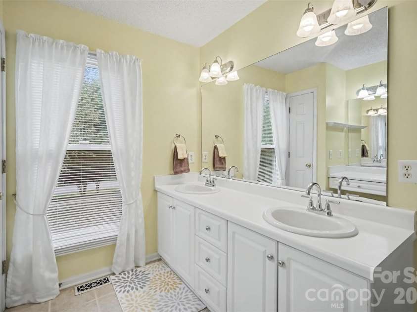 515 Harmony Glen Circle, Rock Hill, SC 29730.  MLS# CAR4424645, YatesRealty ID 51907. 