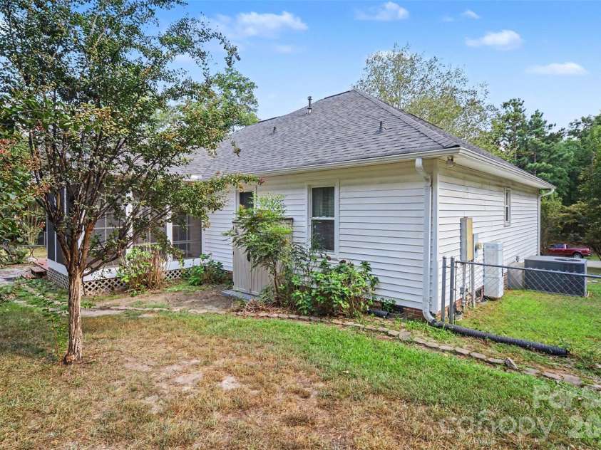 515 Harmony Glen Circle, Rock Hill, SC 29730.  MLS# CAR4424645, YatesRealty ID 51907. 